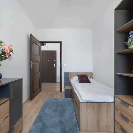 Spacious With A Balcony Mieszczanska 19 By Heyrent